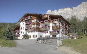 Hotel Ciasa Ai Pini